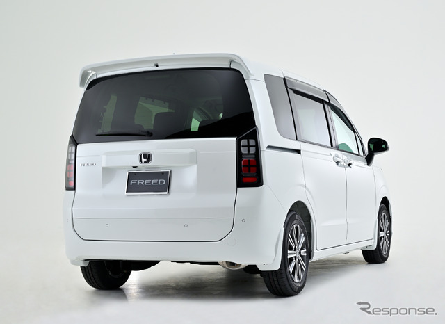 ホンダ フリード 新型(エアー)ホンダアクセス純正アクセサリー装着車