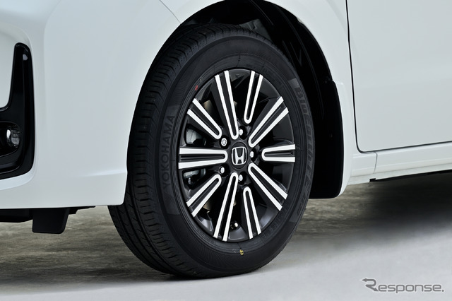 ホンダ フリード 新型(エアー)ホンダアクセス純正アクセサリー装着車