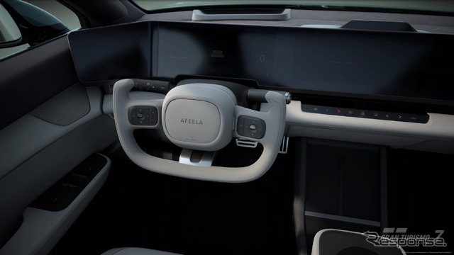 「AFEELA Prototype」のコックピットはメーター類が位置する場所を超横長液晶パネルが覆っている。