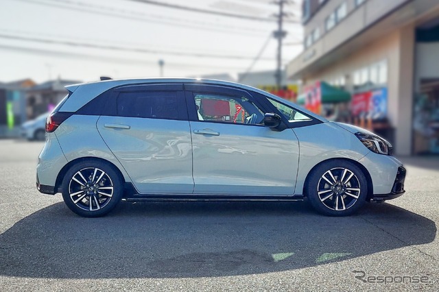 FLEX Z［VSHM0-C1AS3］ホンダ・フィット装着例（フロント：40mmダウン / リア：35mmダウン）