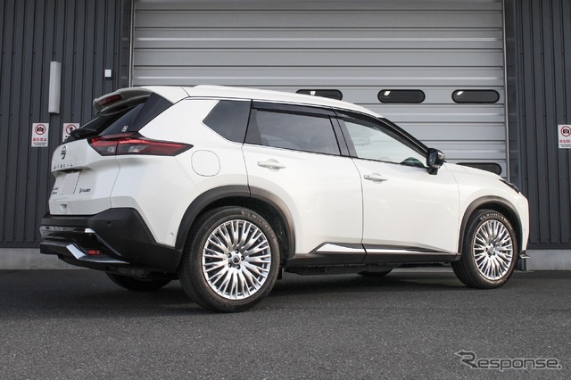 FLEX Z［VSAVS-C1AS3］日産・エクストレイル装着例（フロント：35mmダウン / リア：35mmダウン）