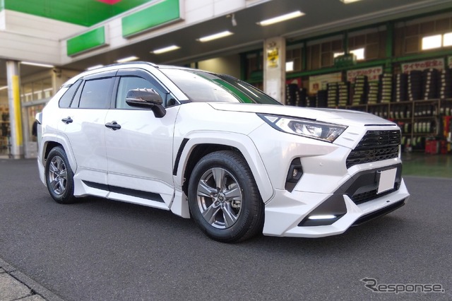 FLEX Z［VSAAG-C1AS3］トヨタ・RAV4装着例（フロント：40mmダウン / リア：50mmダウン）