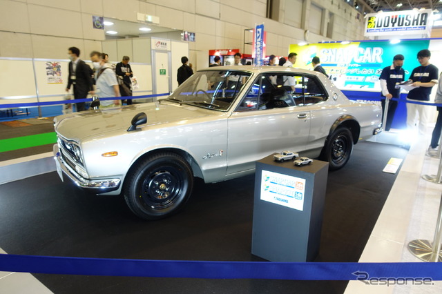 アオシマブースに展示されたGT-Rと手前にそのプラモが