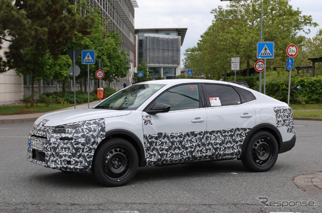 シトロエン e-C4 X 改良新型プロトタイプ(スクープ写真)
