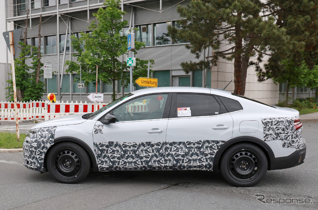 シトロエン e-C4 X 改良新型プロトタイプ(スクープ写真)
