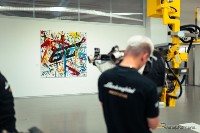 ランボルギーニの伊本社を博物館に変身させる「Dreamaway Lamborghini through the eyes of the world」展覧会