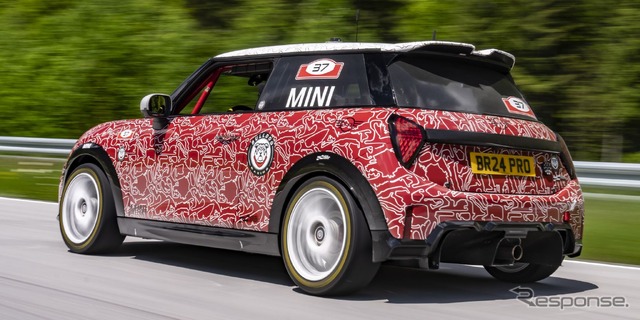 MINI ハッチバック 新型の「JCW」のプロトタイプ
