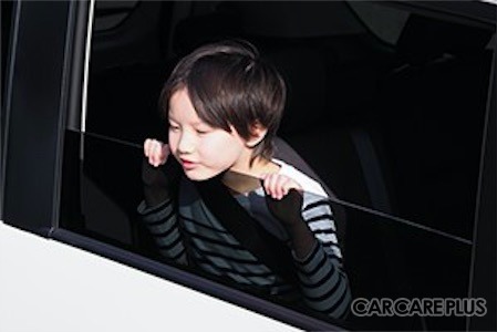 小さな子どもが体の一部分を誤って挟み込んでしまう事故は多発している