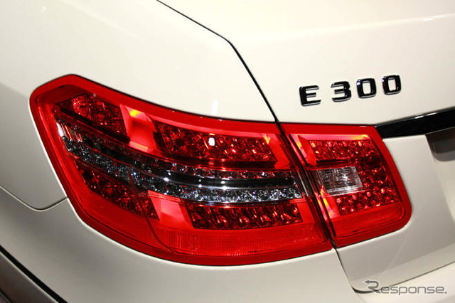 【メルセデスベンツ Eクラス 新型発表】ハイビームとロービームを連続可変