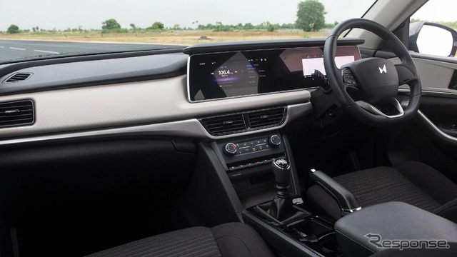 マヒンドラ XUV700