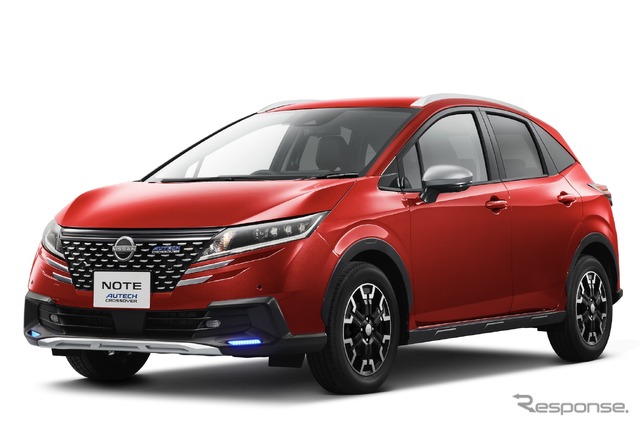 日産ノート AUTECH CROSSOVER:ガーネットレッド