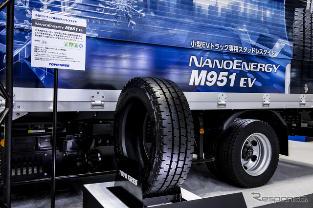 今回参考出品された小型EVトラック専用スタッドレスタイヤ NANOENERGY M951 EV