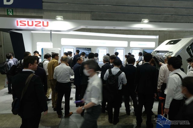いすゞのブースは多くの人であふれていた