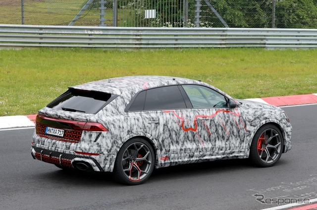 アウディ RS Q8 改良新型プロトタイプ(スクープ写真)