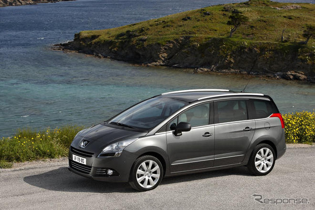 プジョーの新型MPV、5008がデビュー