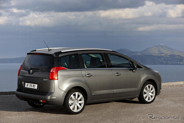 プジョーの新型MPV、5008がデビュー