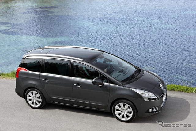 プジョーの新型MPV、5008がデビュー