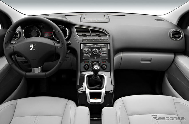 プジョーの新型MPV、5008がデビュー