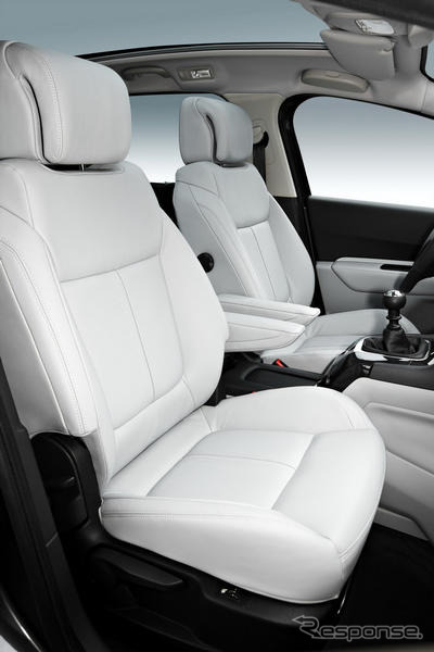 プジョーの新型MPV、5008がデビュー
