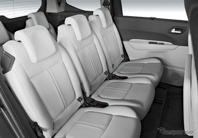 プジョーの新型MPV、5008がデビュー