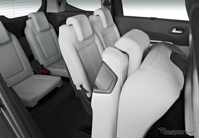 プジョーの新型MPV、5008がデビュー