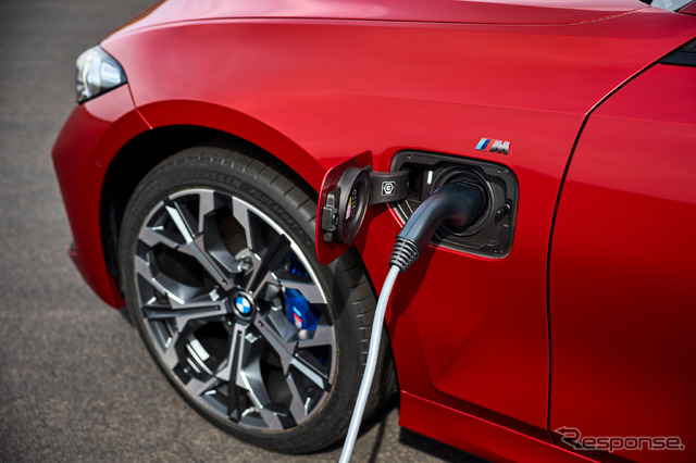 BMW 330e ツーリング の改良のモデル