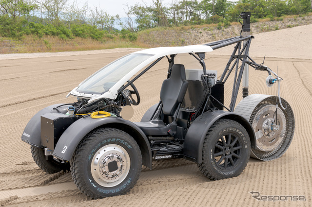 月面探査車用タイヤプロジェクトに使用される新開発のEVテスト車両。