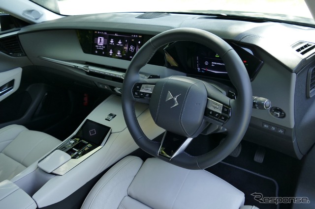 DS 4 ESPRIT DE VOYAGE E-TENSE