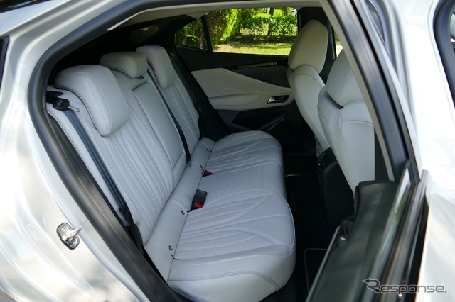 DS 4 ESPRIT DE VOYAGE E-TENSE