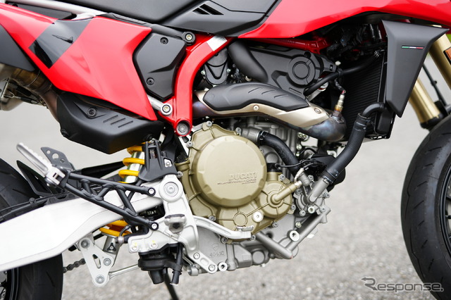 1199&1299のVツインエンジンの後ろバンクを使ったエンジン。綺麗に回り、レブ特性も穏やかだ。
