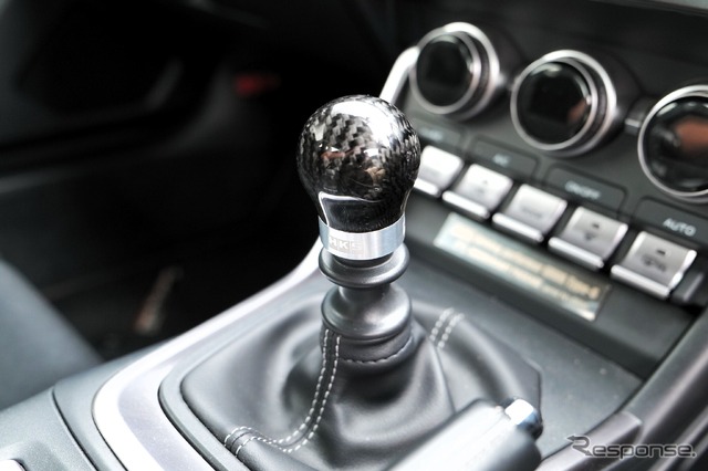 HKSから『86/GR86/BRZ/GRヤリス』などに適合の「カーボン・シフトノブ」発売
