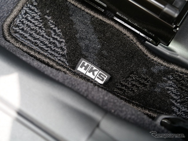 R35用リア左型オーナメント