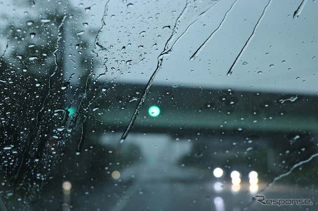 梅雨に負けないクリアな視界! ガラスの油膜除去から撥水まで完全ガイド~Weeklyメンテナンス~