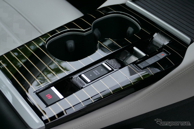 シトロエンC5 X HYPNOS PLUG-IN HYBRID