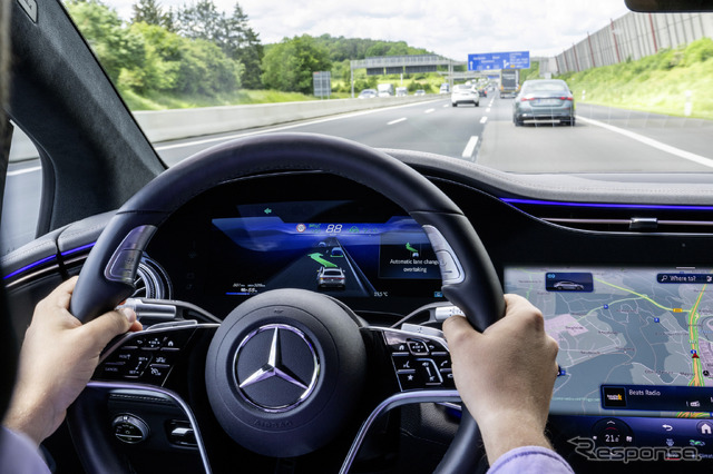メルセデスベンツの自動車線変更機能