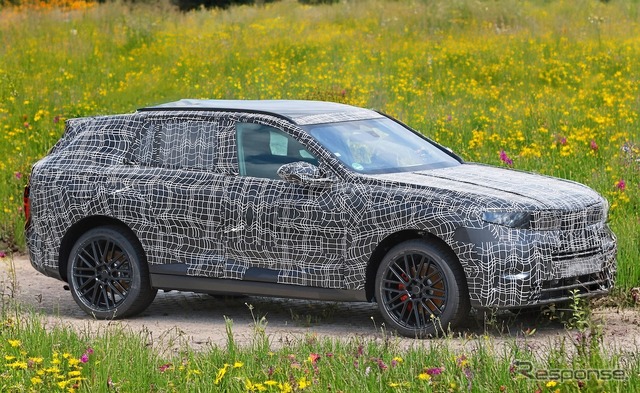 BMW iX5 次期型プロトタイプとみられる車両(スクープ写真)