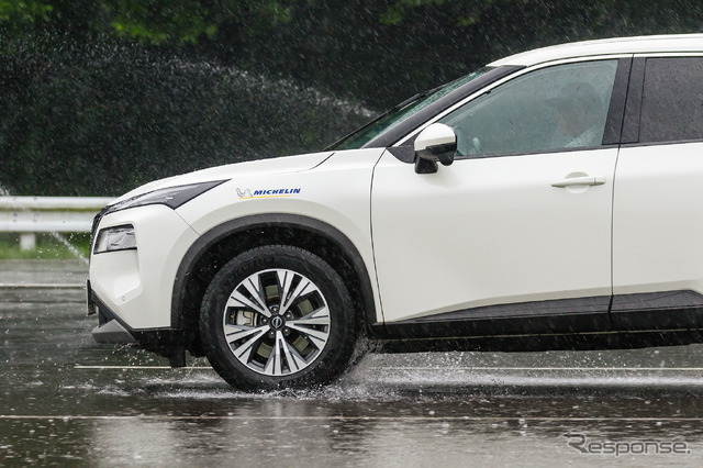 NISSAN エクストレイル×プライマシーSUV+