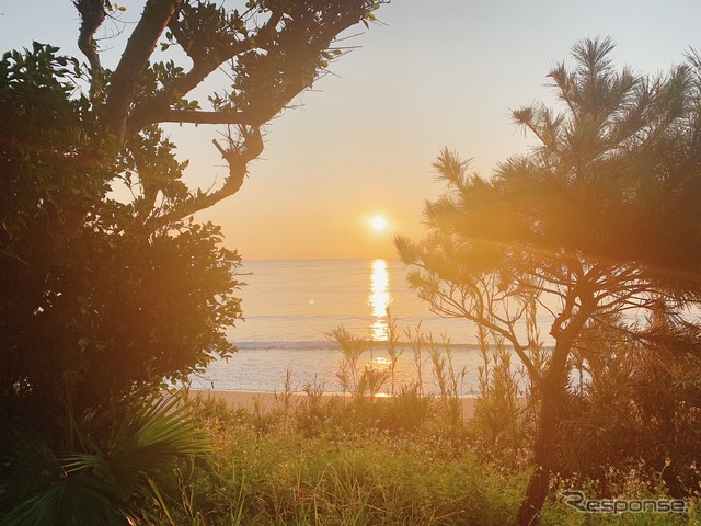 種子島最南端に位置する鉄砲伝来の「門倉岬」での夕焼け。本当に船が漂着したのかと思うほどの断崖絶壁。
