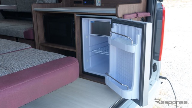 冷蔵庫(49L)と電子レンジ