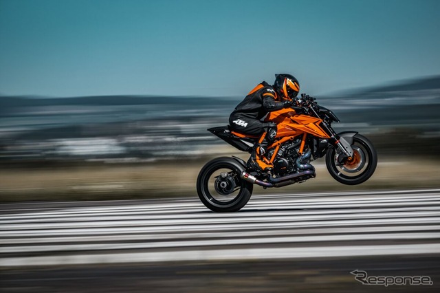 KTM 1390 SUPER DUKE R EVO（オプション装着車）