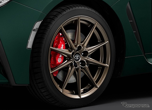 215/40R18タイヤ&18x7 1/2Jアルミホイール(ブロンズ塗装/センターオーナメント付)