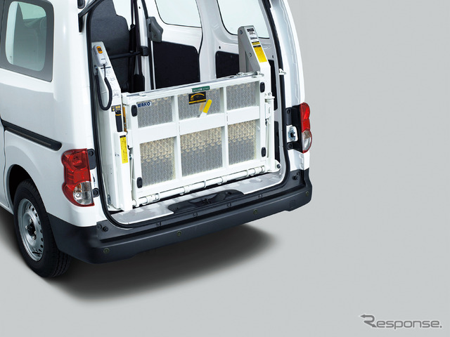 NV200バネット・リフター付バン(リフター格納時)