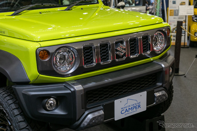 日本未発売の『ジムニーシエラ 5ドア』ポップアップルーフ付き車両が参考展示…東京キャンピングカーショー2024