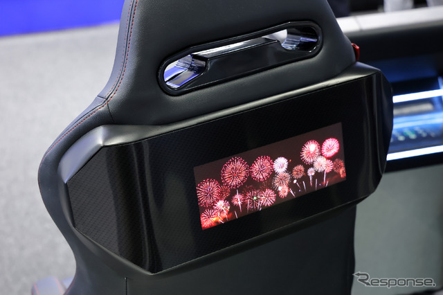 「車載ディスプレイ用加飾カバーガラス」(後席ディスプレイ)の表示ON時