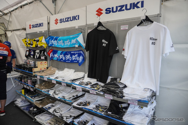 鈴鹿8耐のスズキブース