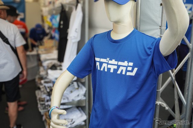 鈴鹿8耐のスズキブース