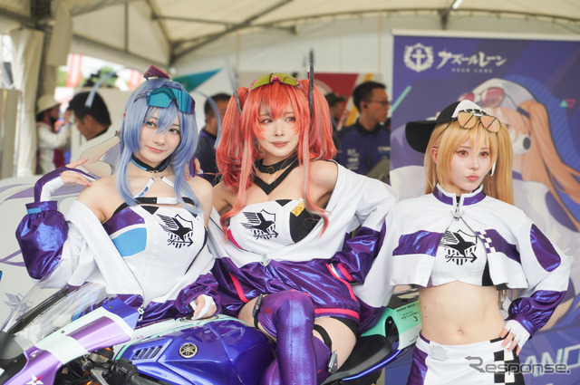 IRF with アズールレーンのレースクイーン。左から、尊みを感じて桜井さん、シスルさん、楪くれはさん(鈴鹿8耐2024)