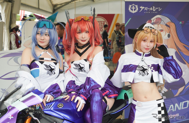 IRF with アズールレーンのレースクイーン。左から、尊みを感じて桜井さん、シスルさん、楪くれはさん(鈴鹿8耐2024)