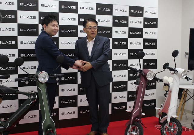 右から愛知県知事大村秀章氏、代表取締役社長・市川秀幸氏