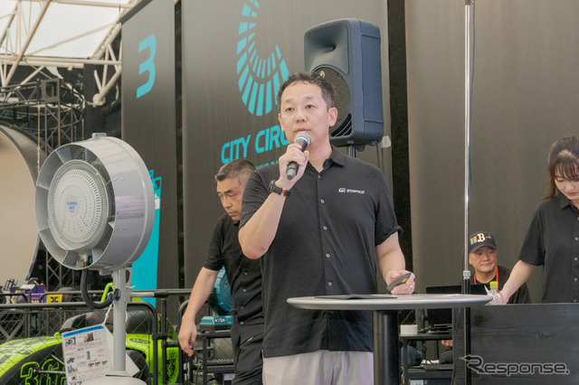 カシオ計算機 第一デザイン部グローバルデザイン室 リーダー 田代篤史氏がデザインや機能について説明した。
